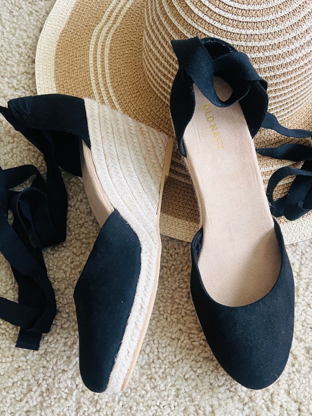 OLD NAVY Women’s shoes size 9 black wedges